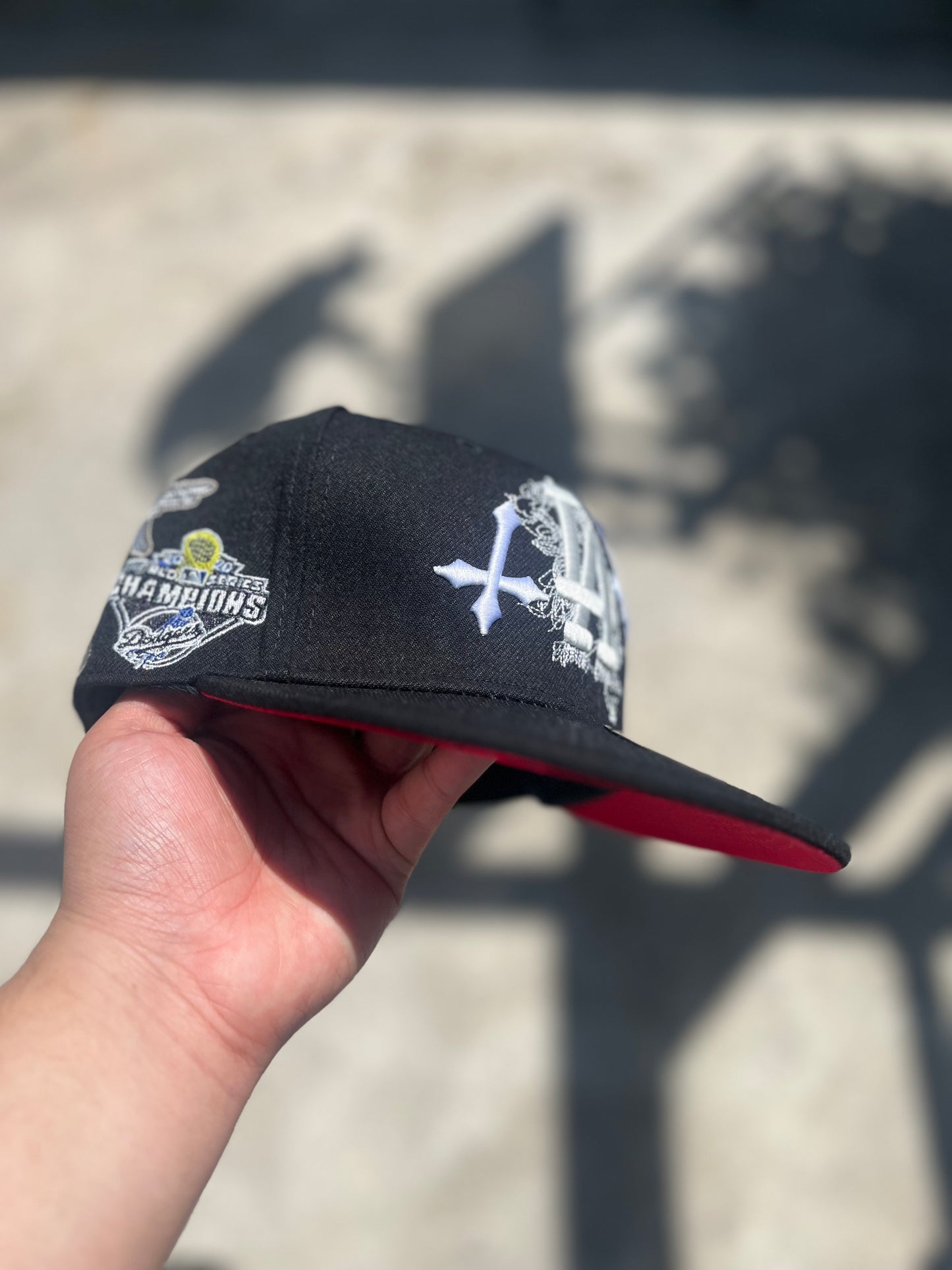 NEW ERA EXCLUSIVE 59FIFTY BLACK/ RED BRIM LOS ANGELES DODGERS W/ 2020 CHAMPIONS SIDE PATCH