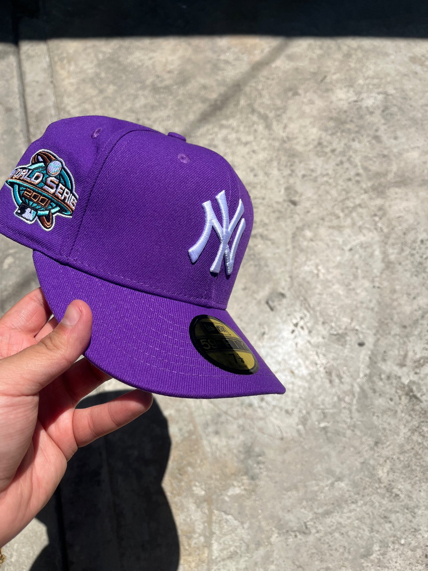 NEW ERA EXCLUSIVE 59FIFTY PURPLE NEW YORK YANKEES W/ 2001 WORLD SERIES SIDE PATCH