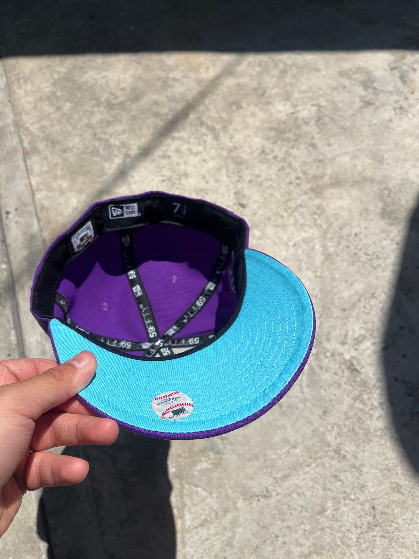 NEW ERA EXCLUSIVE 59FIFTY PURPLE NEW YORK YANKEES W/ 2001 WORLD SERIES SIDE PATCH
